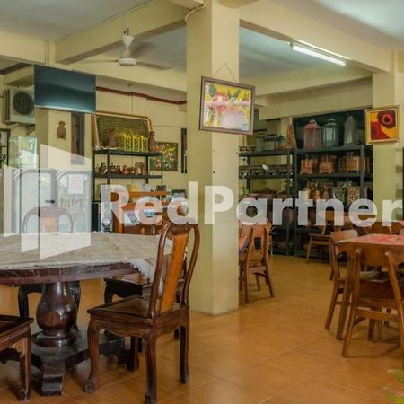 Vandhela Homestay Syariah Mitra Reddoorz Сурабая Екстер'єр фото
