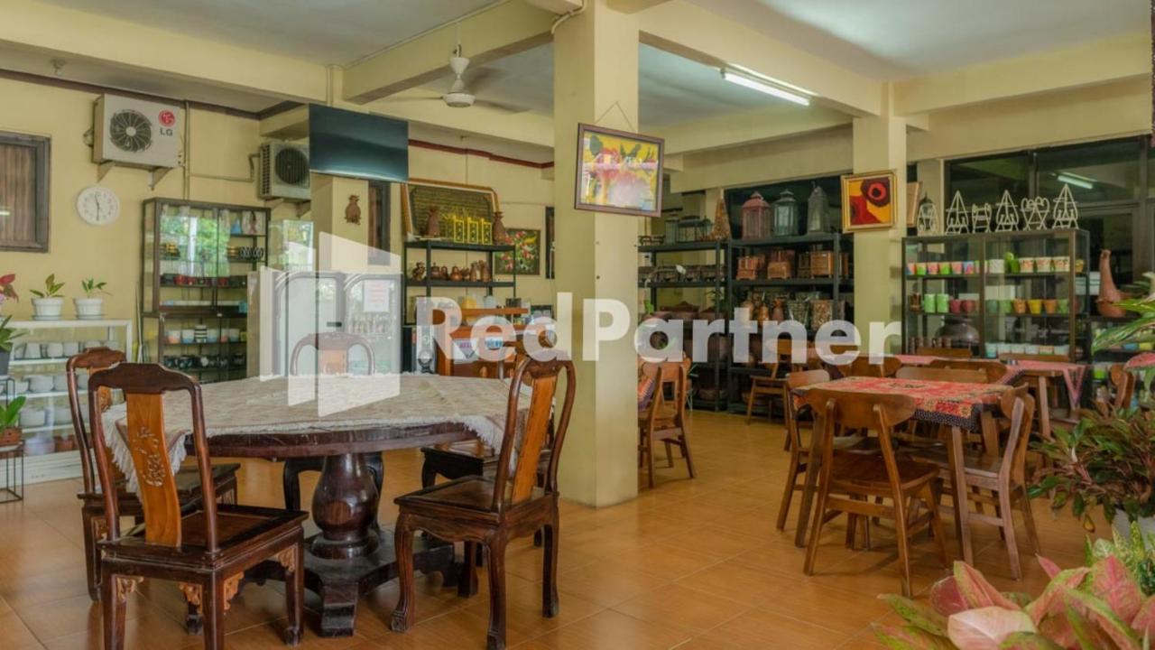 Vandhela Homestay Syariah Mitra Reddoorz Сурабая Екстер'єр фото