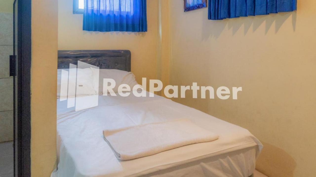 Vandhela Homestay Syariah Mitra Reddoorz Сурабая Екстер'єр фото