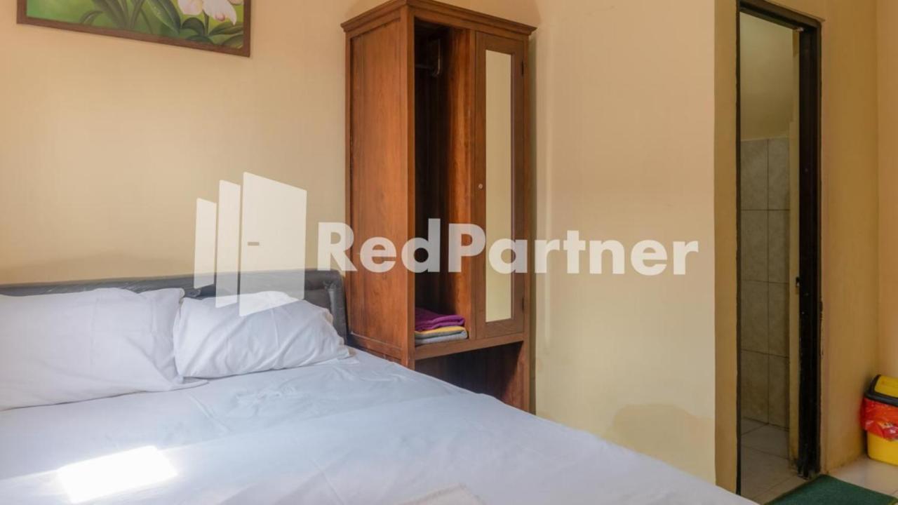 Vandhela Homestay Syariah Mitra Reddoorz Сурабая Екстер'єр фото
