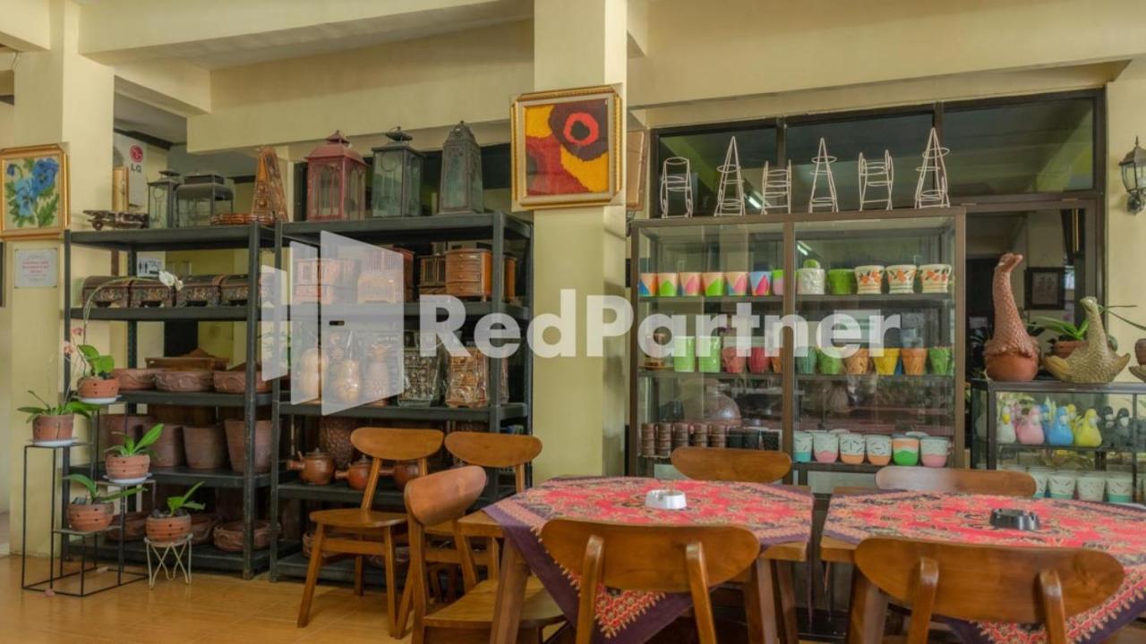 Vandhela Homestay Syariah Mitra Reddoorz Сурабая Екстер'єр фото