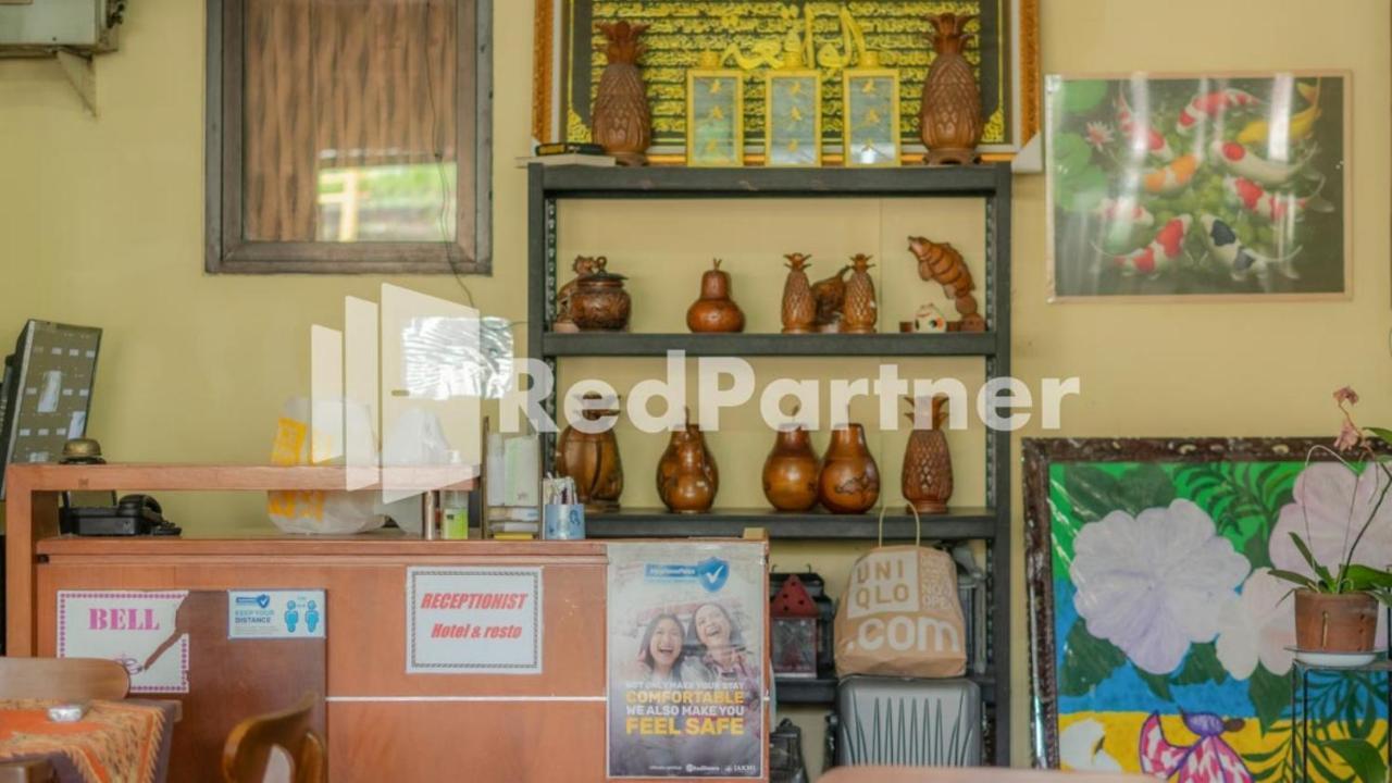Vandhela Homestay Syariah Mitra Reddoorz Сурабая Екстер'єр фото
