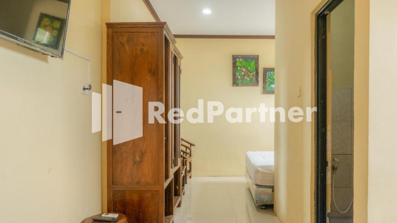 Vandhela Homestay Syariah Mitra Reddoorz Сурабая Екстер'єр фото