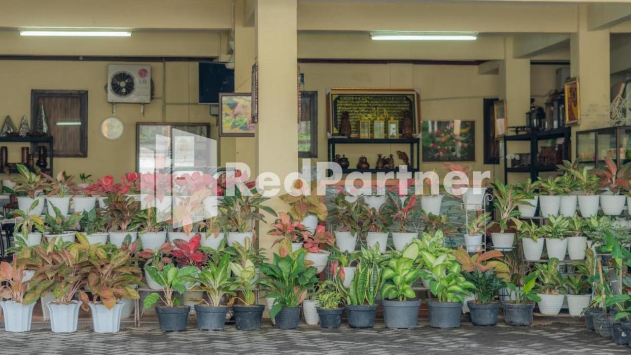 Vandhela Homestay Syariah Mitra Reddoorz Сурабая Екстер'єр фото